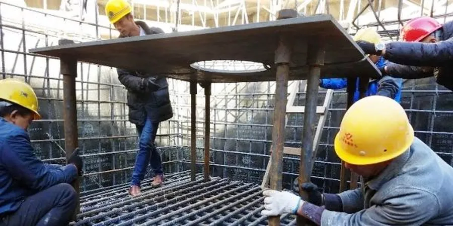 Diseño de Aislación Sísmica de Base en Arica: Soluciones Técnicas para Suelos Salinos